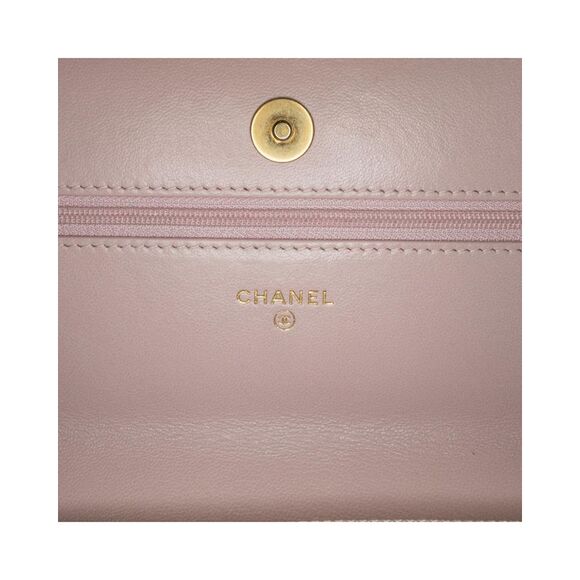 Pre Loved Chanel Quilted Lambskin 19 Wallet on Chain - Picture 6 of 8
